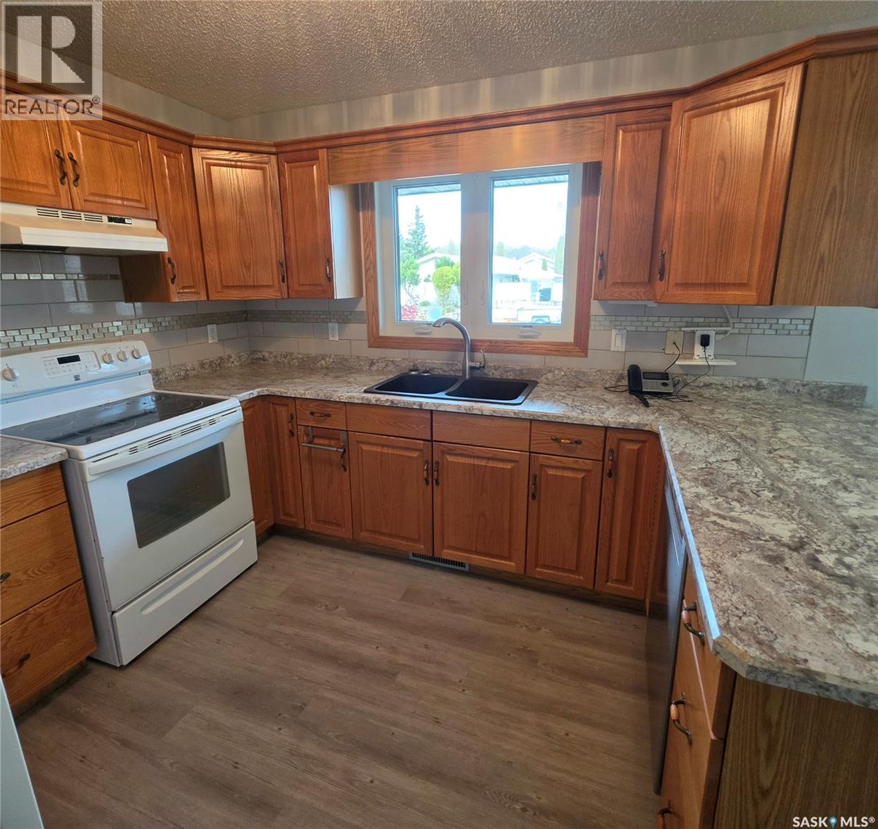526 6th AVENUE NE, Preeceville — photo 5