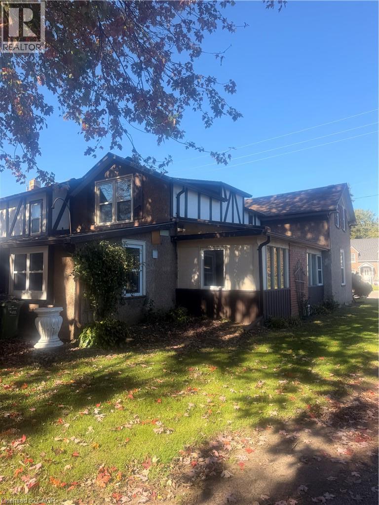 252 QUEENSWAY