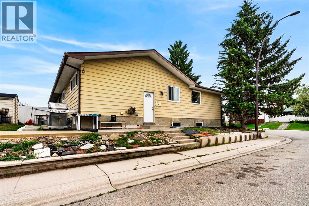 53 Queen Isabella Close SE photo 38