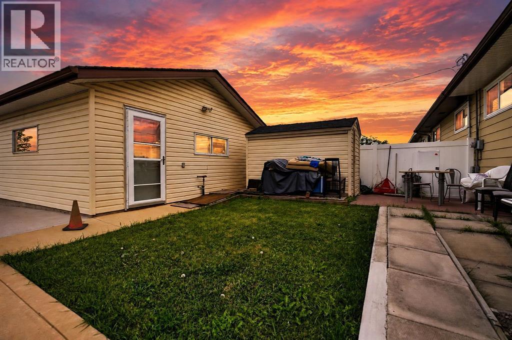 53 Queen Isabella Close SE photo 30