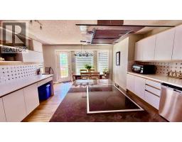 4pc Bathroom - 11 Hawkmount Heights Nw, Calgary, AB T3G3S4 Photo 15
