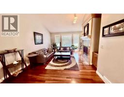 Den - 11 Hawkmount Heights Nw, Calgary, AB T3G3S4 Photo 9