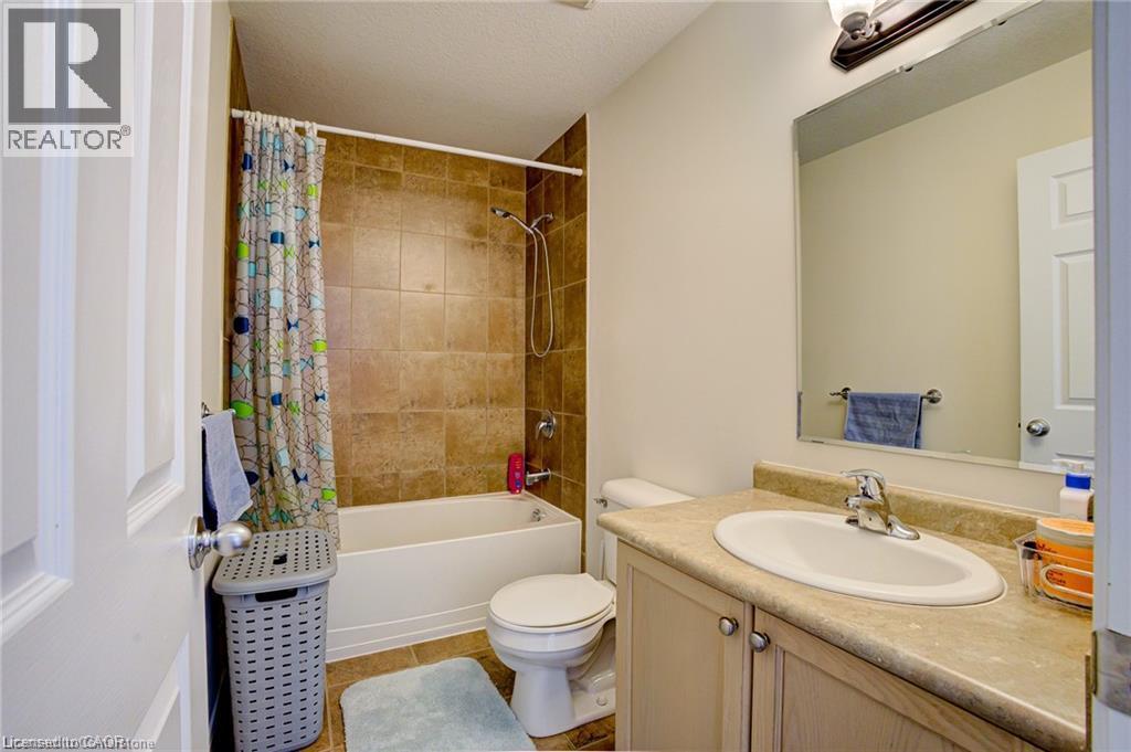 56 SORRENTO Street, Kitchener — photo 7