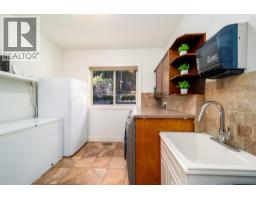 Primary Bedroom - 220 Terrace Hill Place, Kelowna, BC V1V2T1 Photo 14