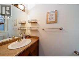 2pc Bathroom - 220 Terrace Hill Place, Kelowna, BC V1V2T1 Photo 17