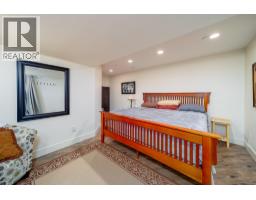 220 Terrace Hill Place, Kelowna, BC V1V2T1 Photo 33