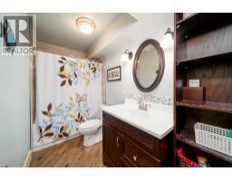 220 Terrace Hill Place, Kelowna, BC V1V2T1 Photo 32