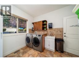 2pc Bathroom - 220 Terrace Hill Place, Kelowna, BC V1V2T1 Photo 15