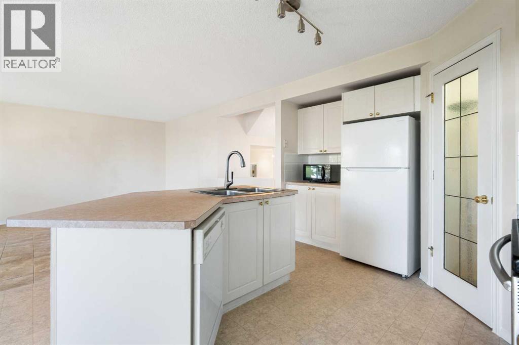 87 Citadel Meadow Grove NW photo 12