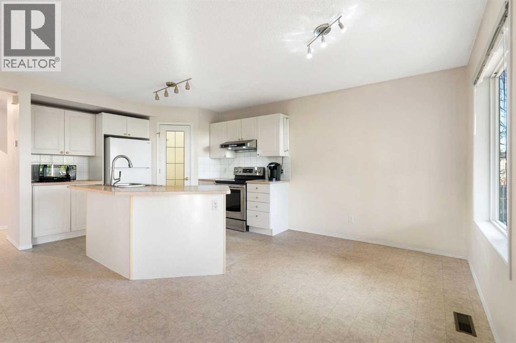 87 Citadel Meadow Grove NW photo 10