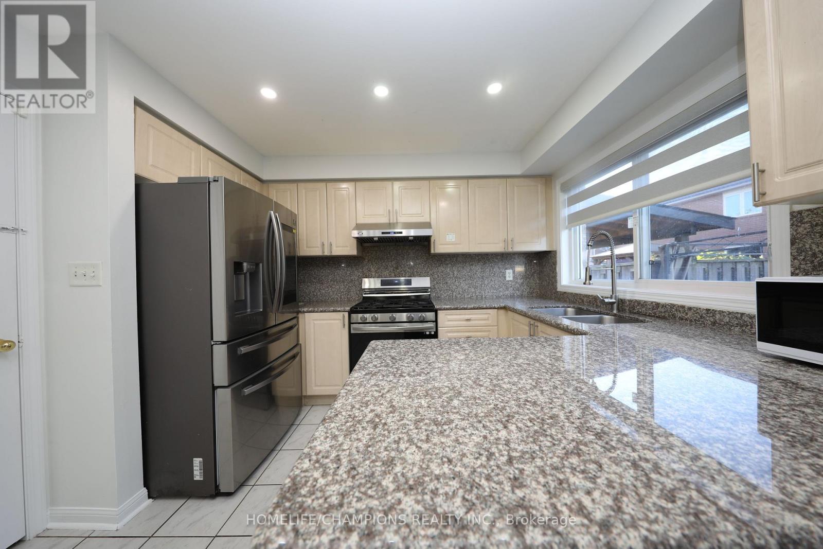 38 Bobolink Avenue, Toronto, ON photo 10
