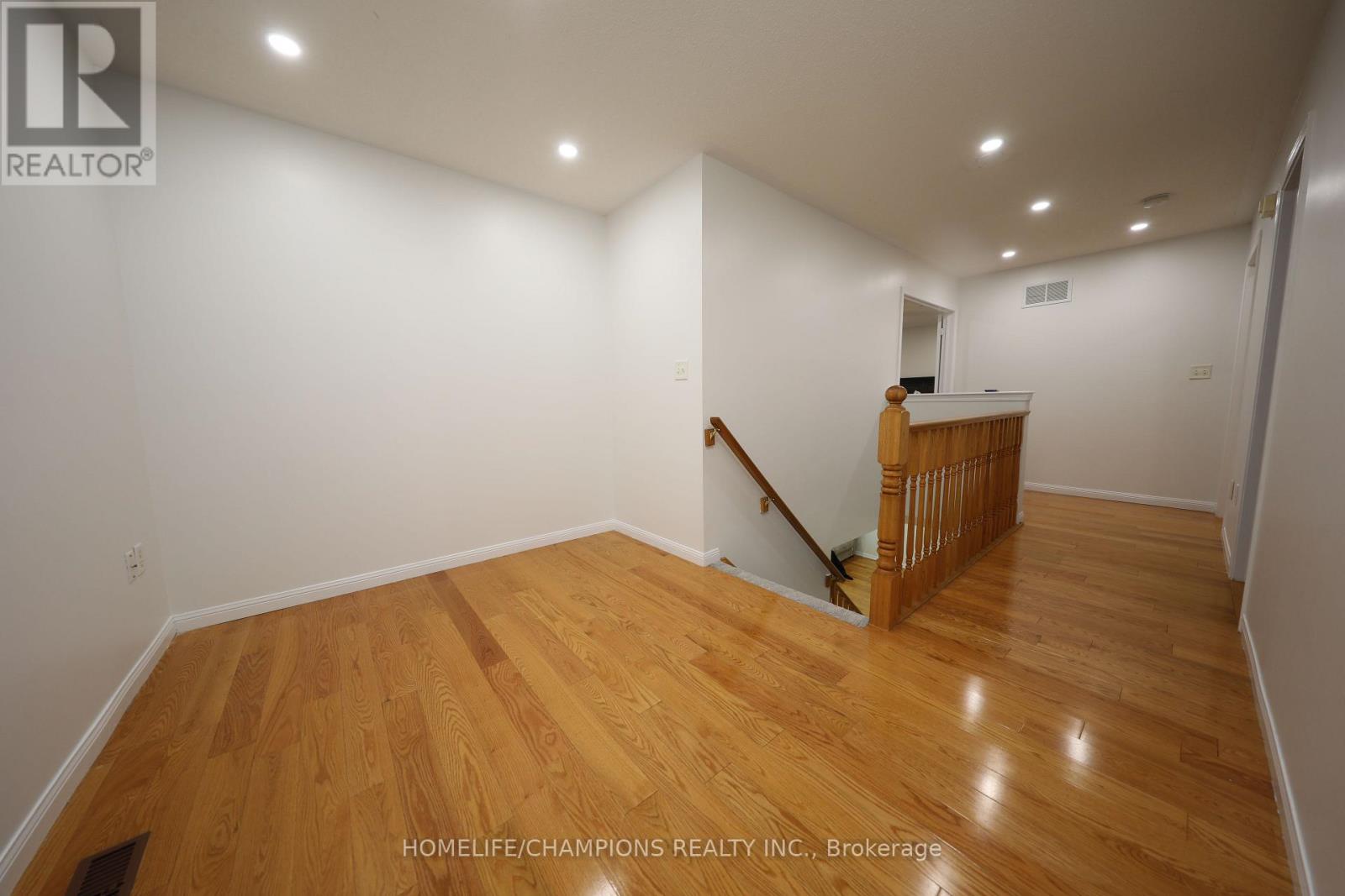 38 Bobolink Avenue, Toronto, ON photo 25