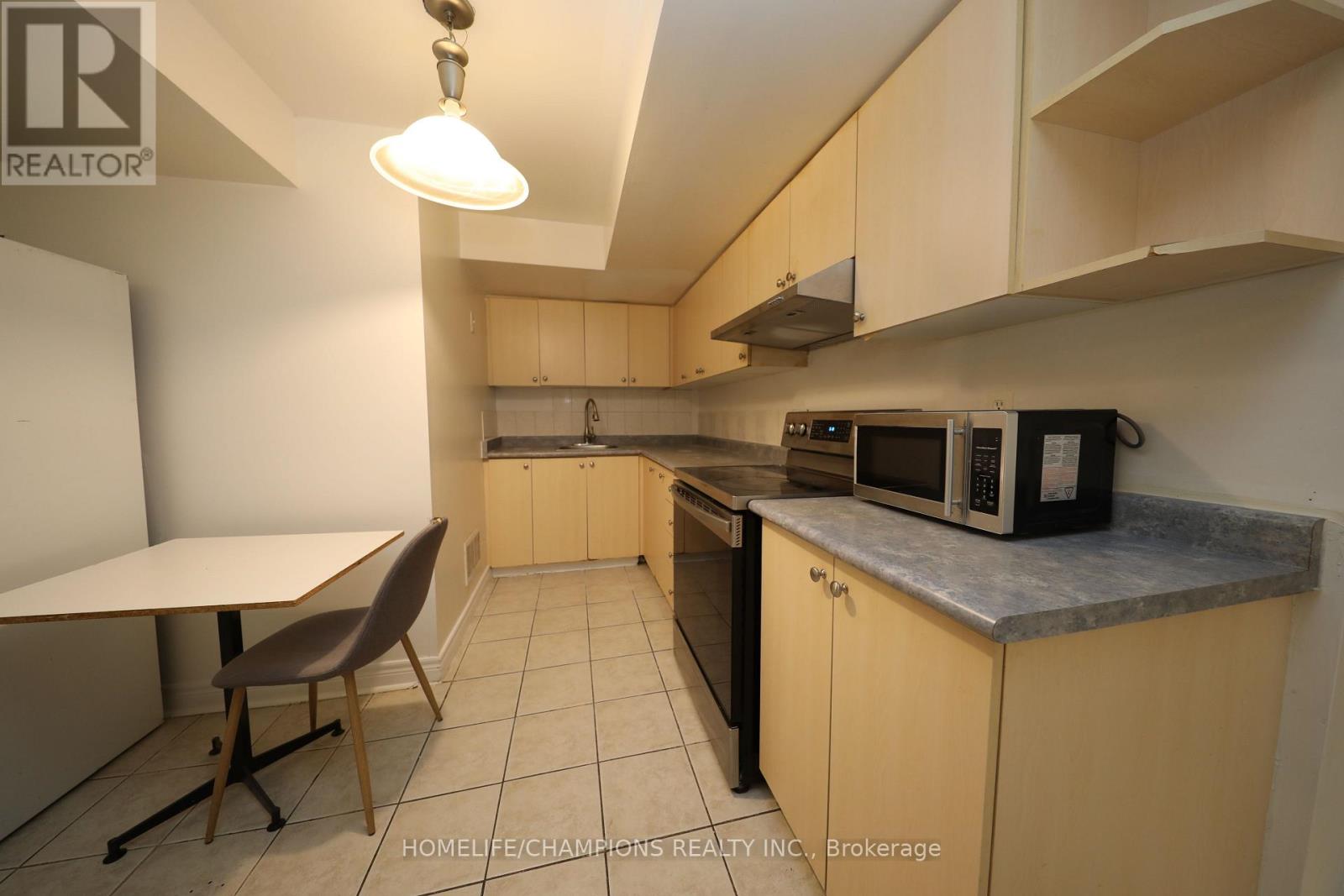 38 Bobolink Avenue, Toronto, ON photo 32