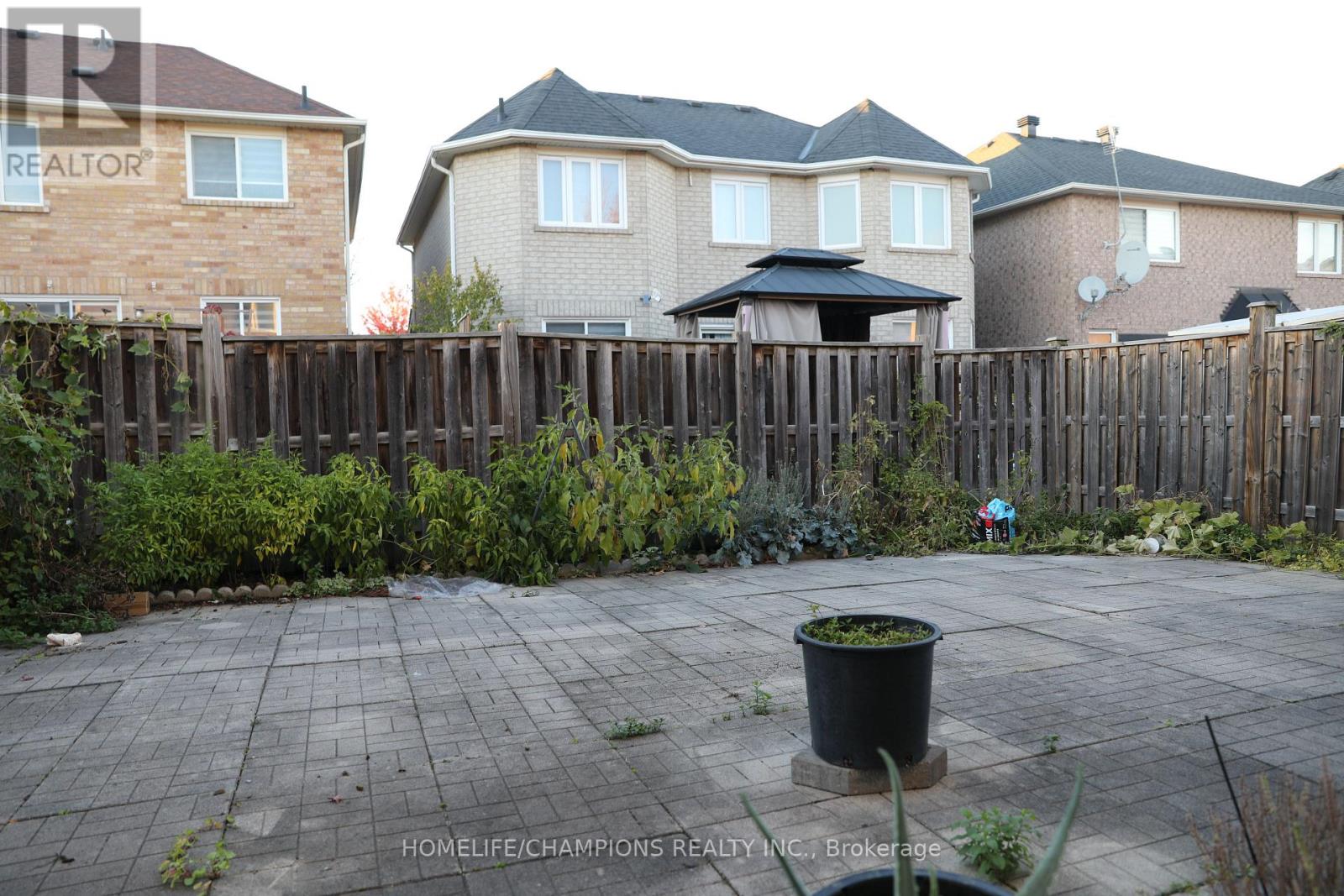 38 Bobolink Avenue, Toronto, ON photo 39