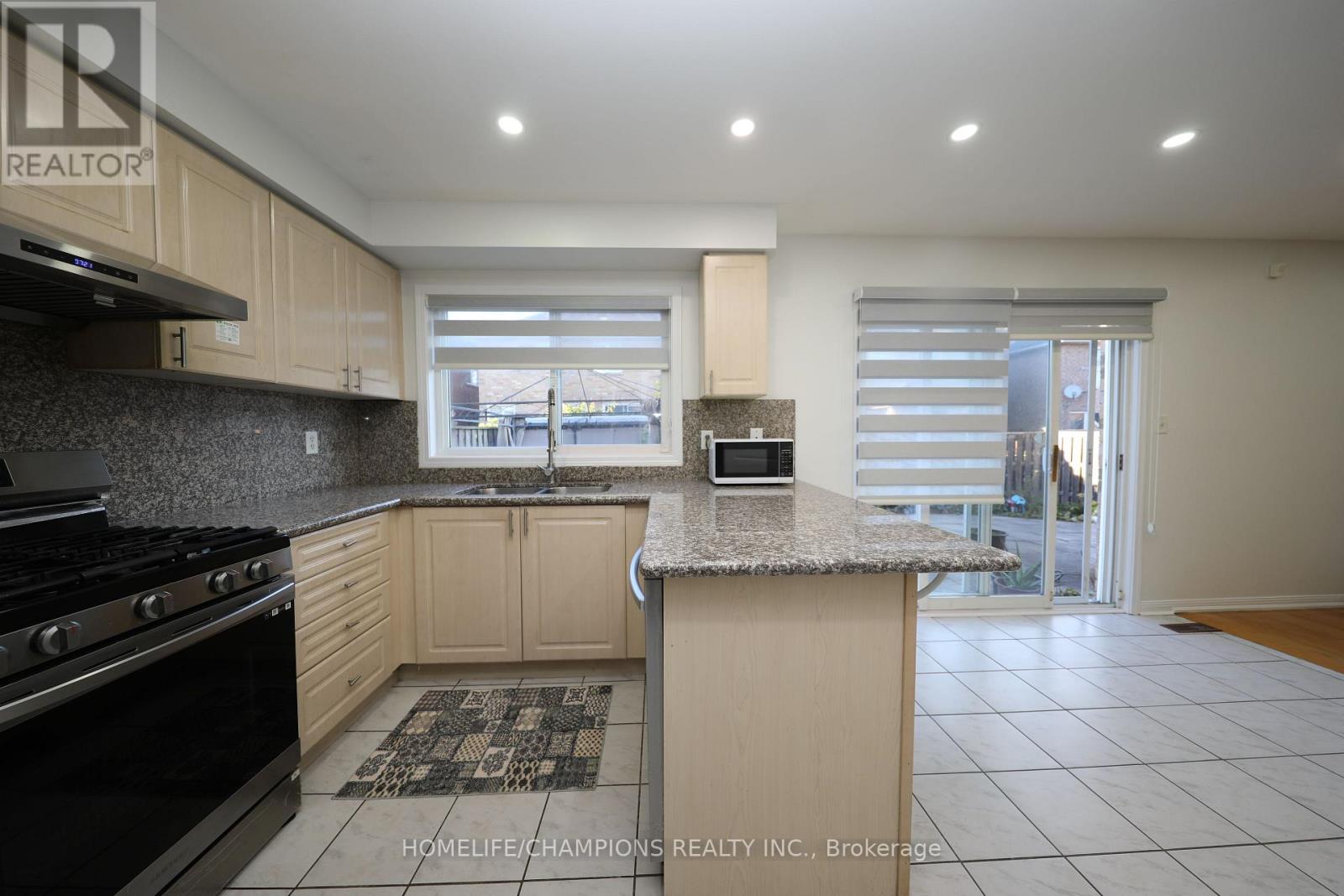 38 Bobolink Avenue, Toronto, ON photo 9