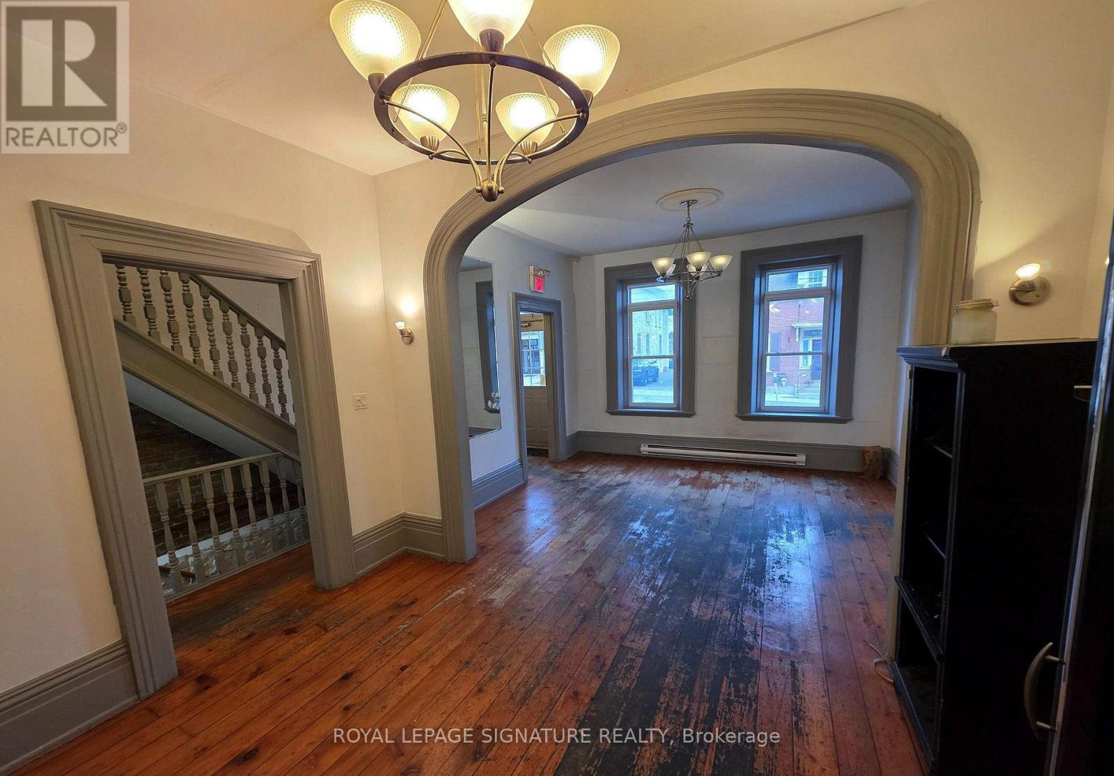 373 QUEEN STREET, Peterborough (Town Ward 3) — photo 2