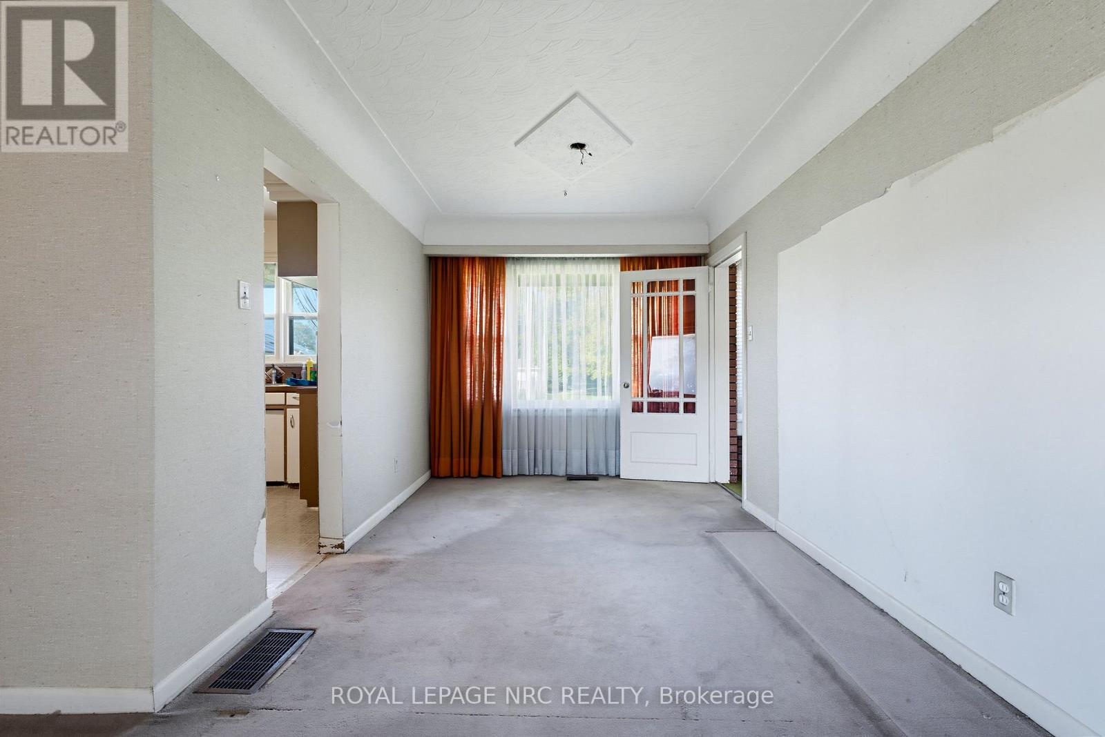 1023 North Service Road, Hamilton, ON photo 13