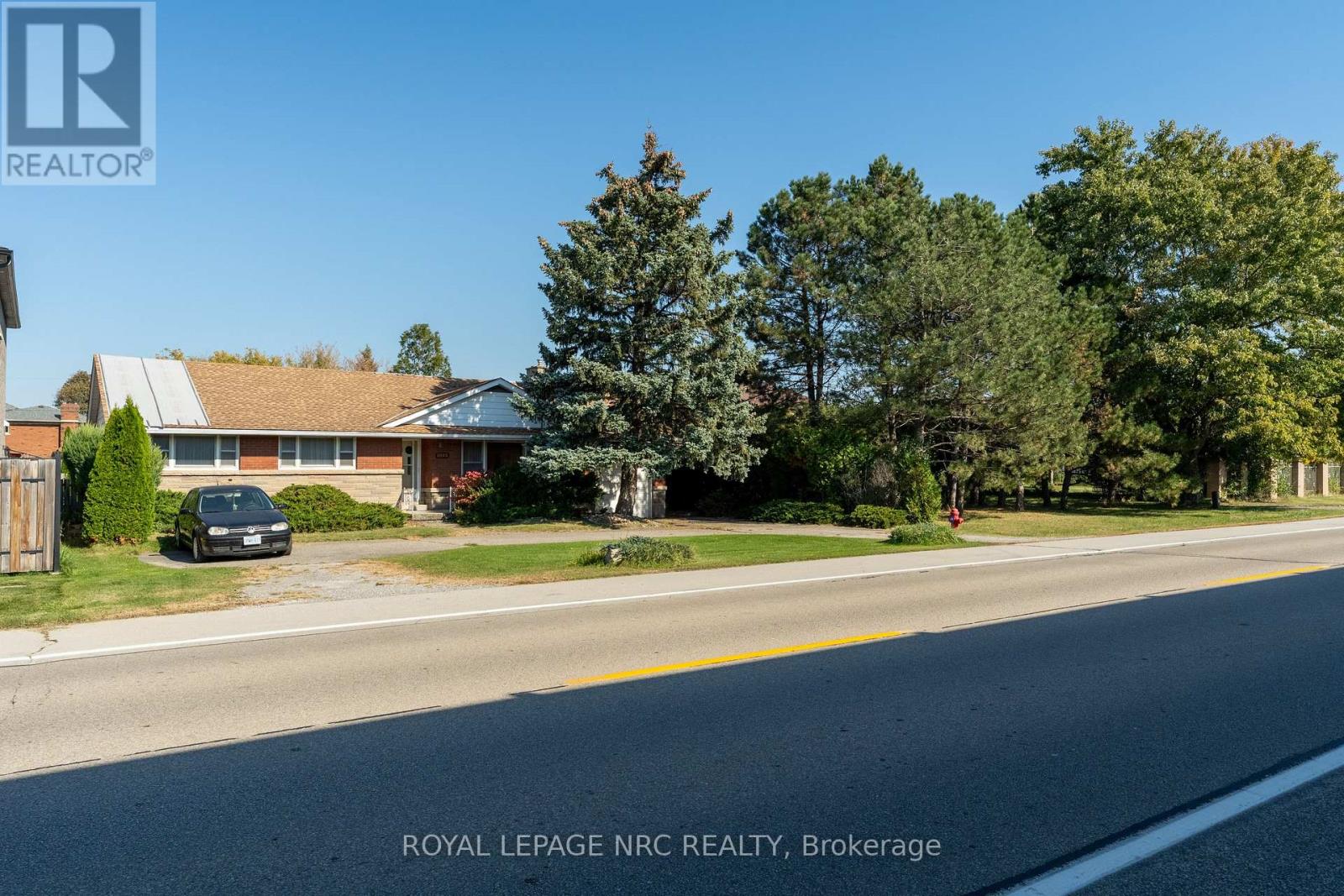 1023 North Service Road, Hamilton, ON photo 3