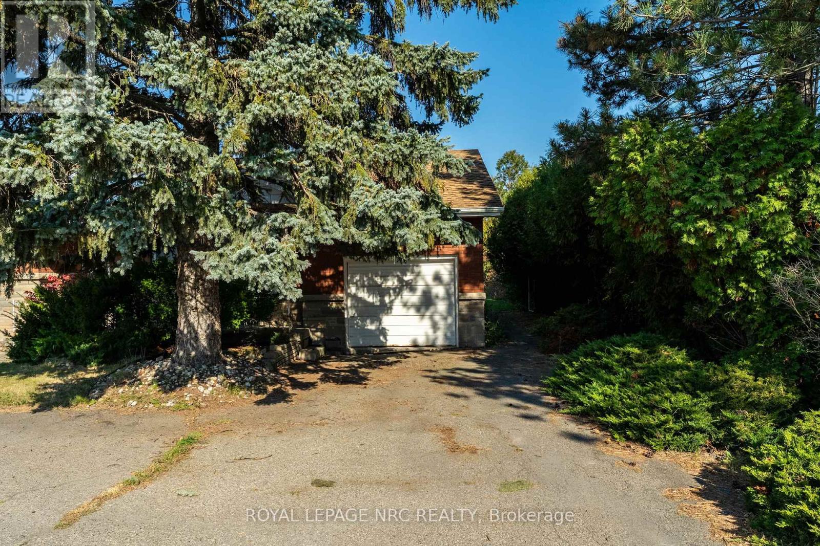 1023 North Service Road, Hamilton, ON photo 8