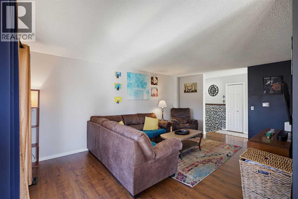 5103 60 Street Close, photo 10 of 43