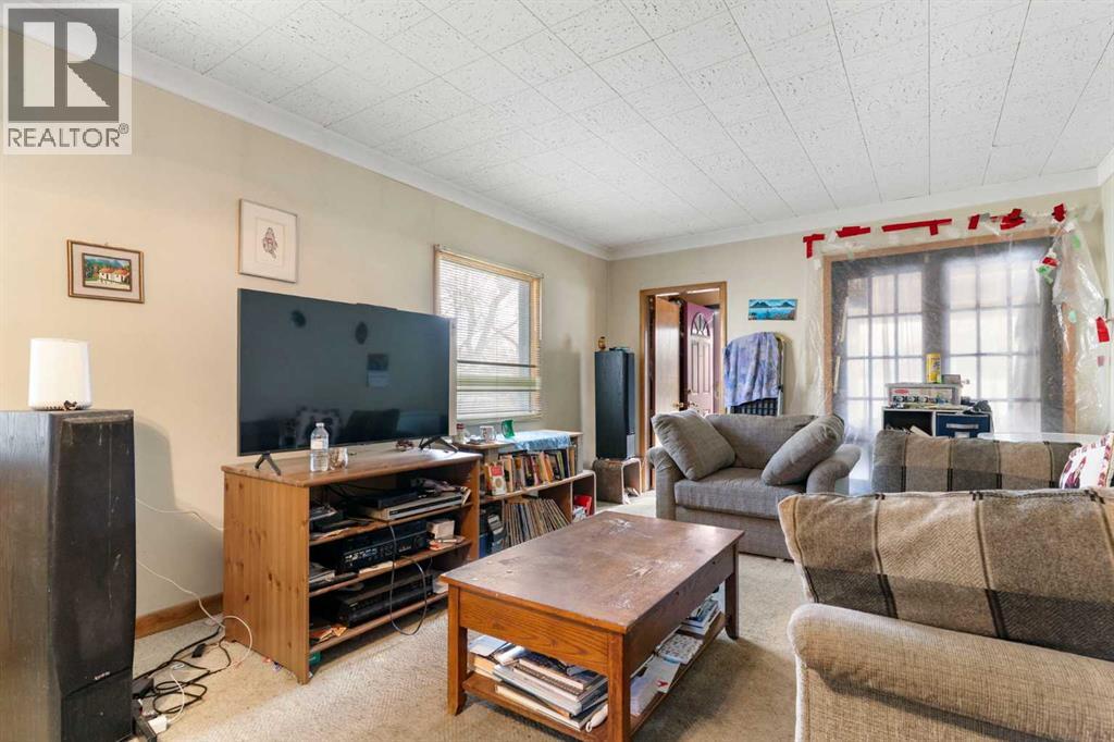 206 12 Avenue NE photo 10