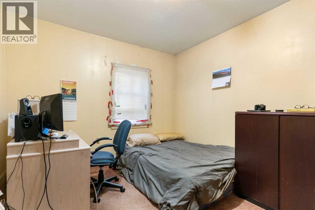 206 12 Avenue NE photo 13