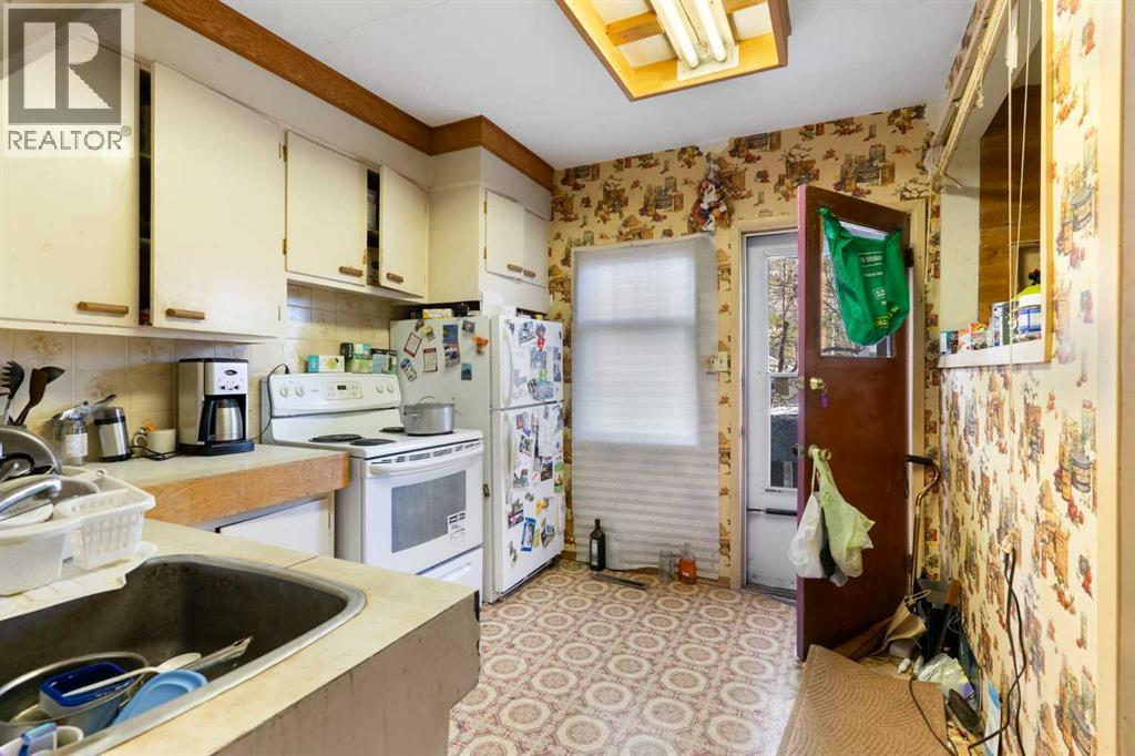 206 12 Avenue NE photo 19