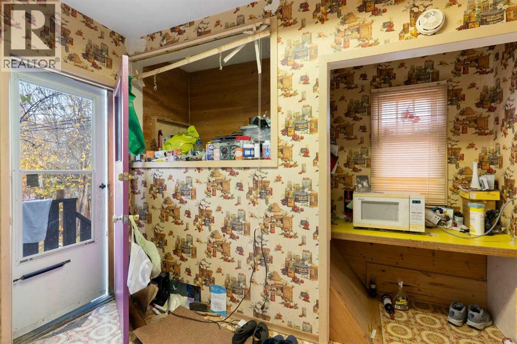 206 12 Avenue NE photo 21