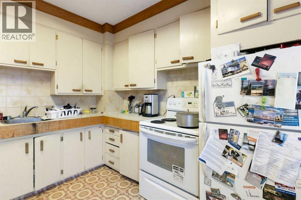 206 12 Avenue NE photo 23