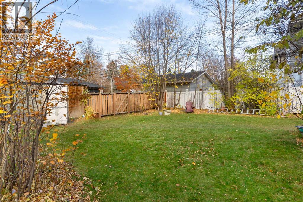 206 12 Avenue NE photo 32