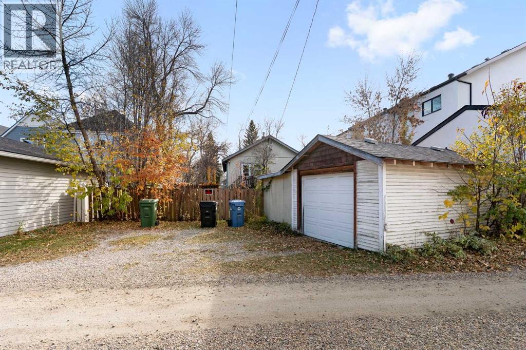 206 12 Avenue NE photo 34