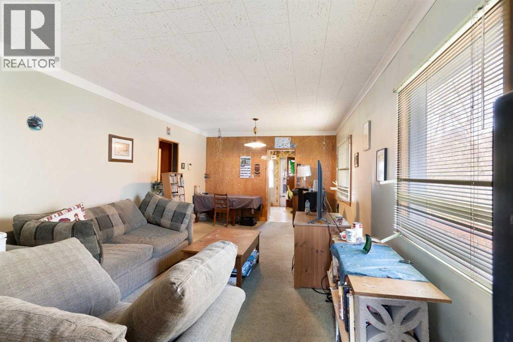 206 12 Avenue NE photo 8