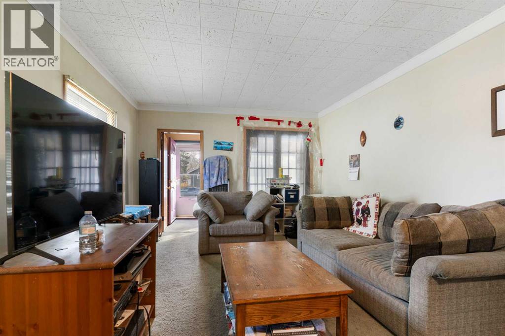 206 12 Avenue NE photo 9