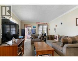 Family room - 206 12 Avenue Ne, Calgary, AB T2E1A2 Photo 9
