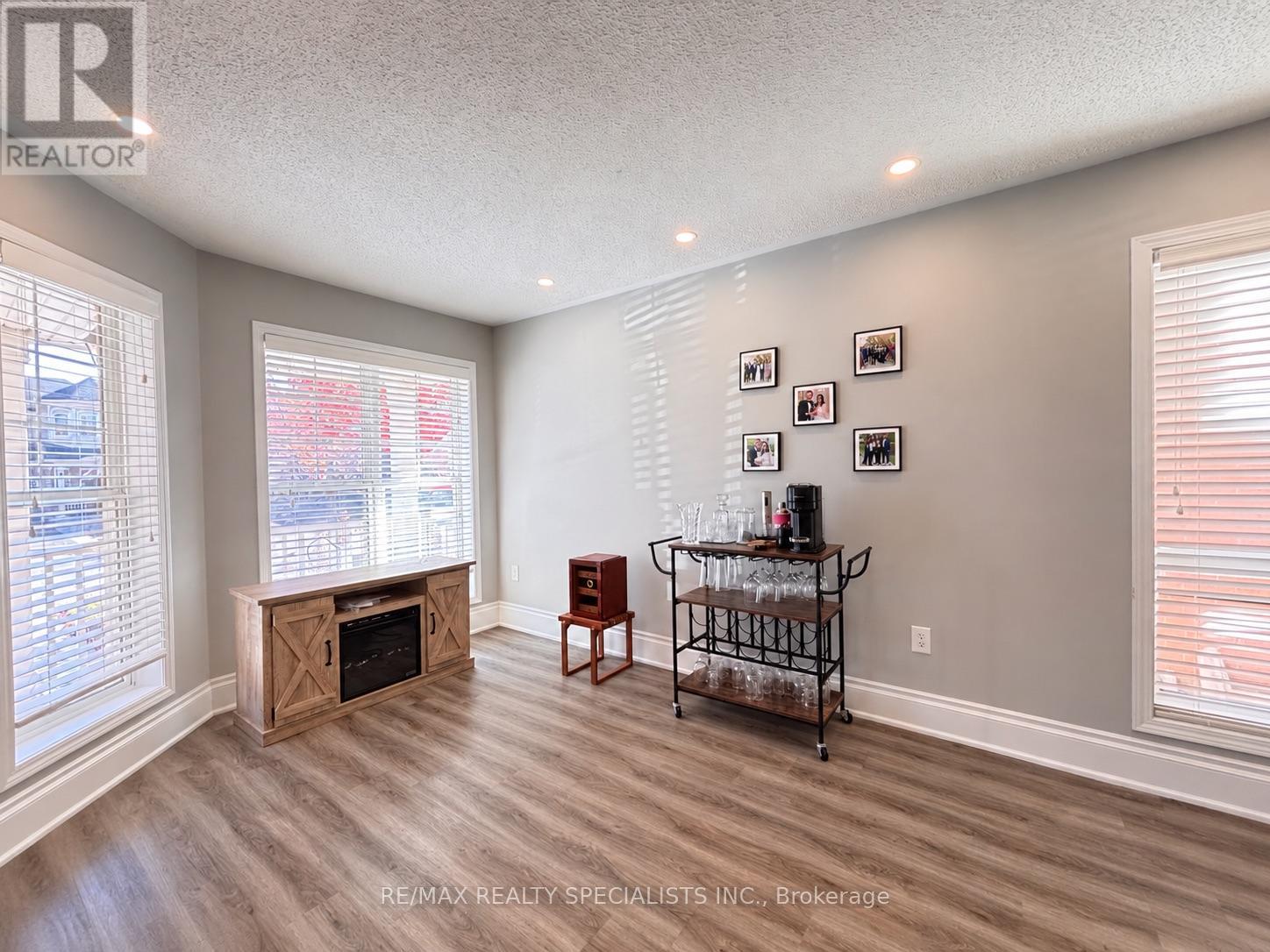 1061 CLARK BOULEVARD, Milton (BE Beaty) — photo 3