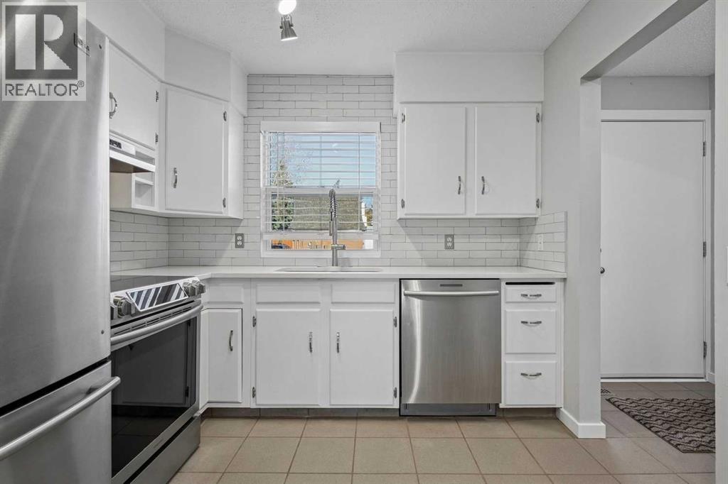 34, 330 Canterbury Drive SW photo 5