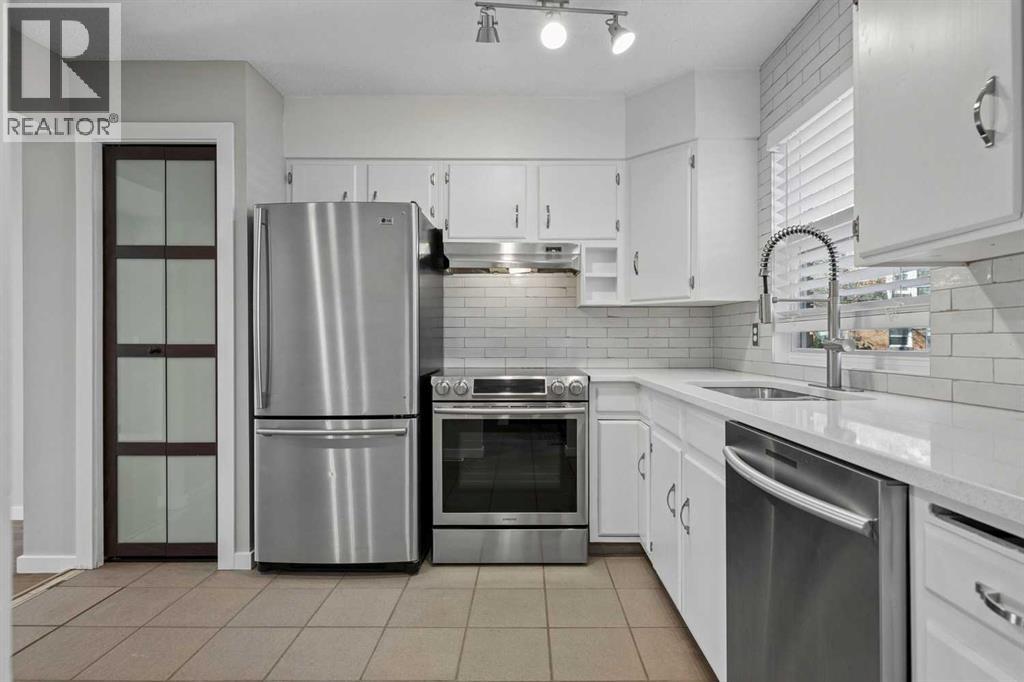 34, 330 Canterbury Drive SW photo 2