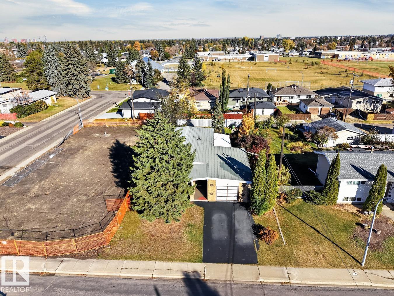 7016 86 AV NW, Edmonton — photo 29
