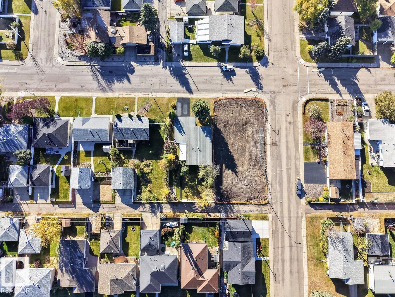 7016 86 AV NW, Edmonton — photo 33