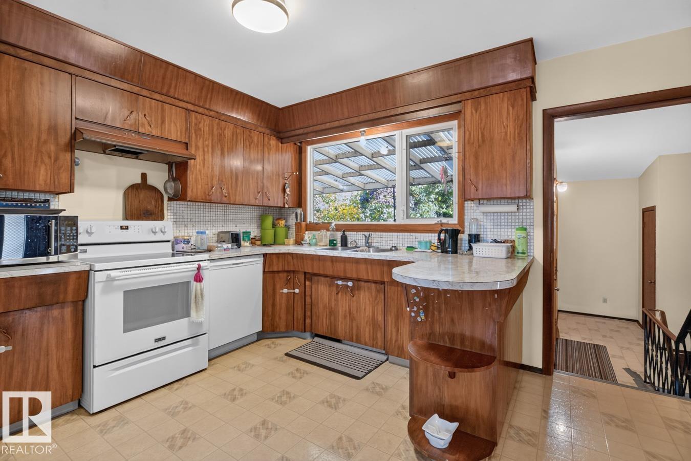 7016 86 AV NW, Edmonton — photo 7