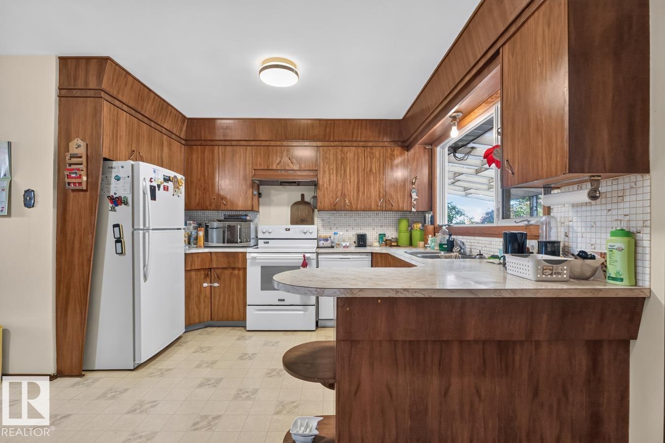 7016 86 AV NW, Edmonton — photo 8