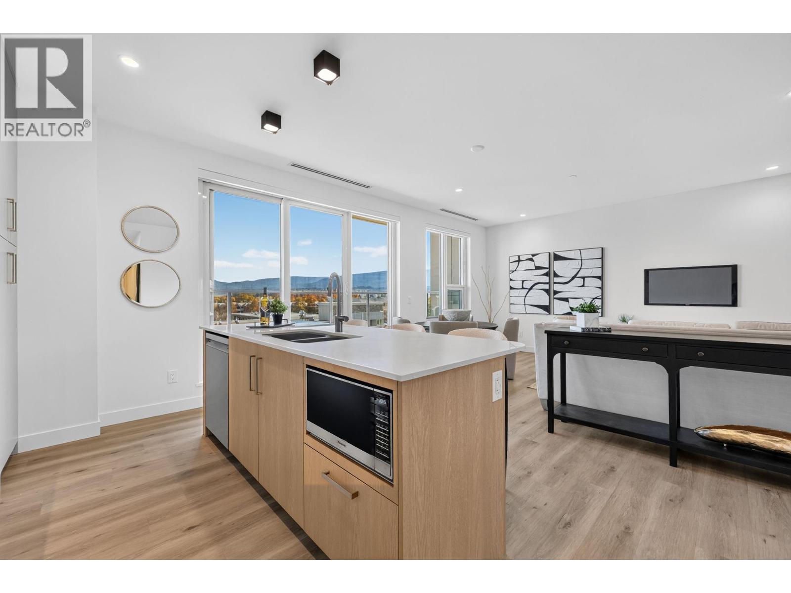 3300 Lakeshore Road Unit# 401, Kelowna