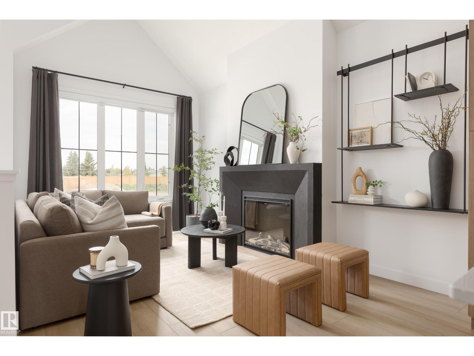 592 Ashgrove CI photo 2