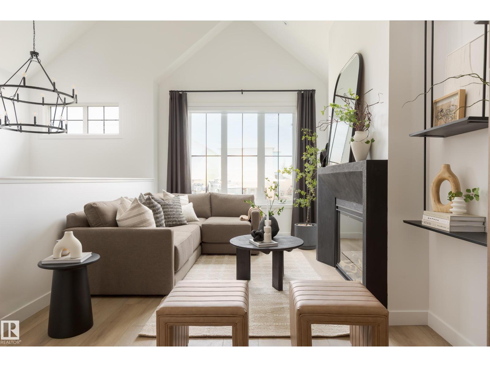 592 Ashgrove CI photo 4