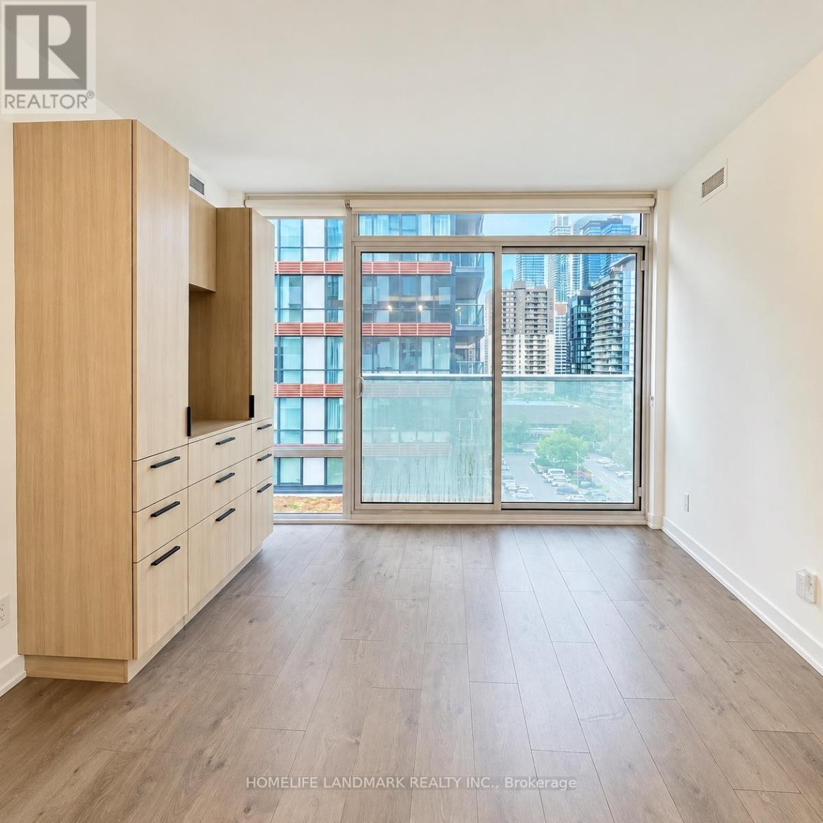 905- 501 Yonge Street, Toronto, ON photo 5