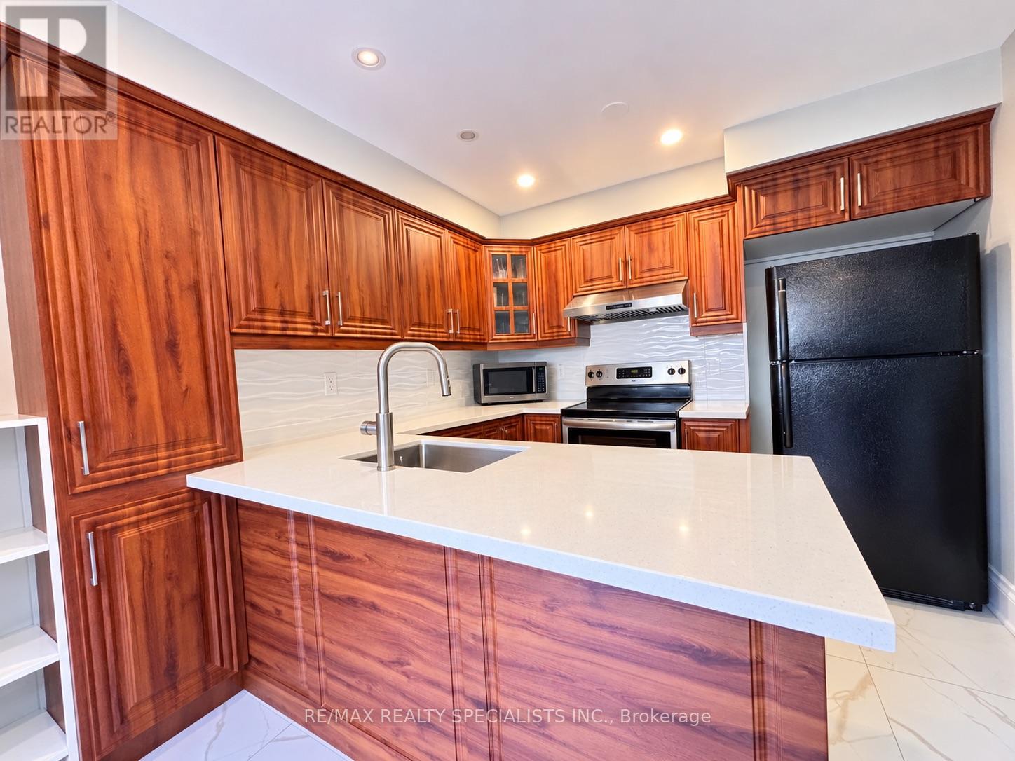 UPPER - 1061 CLARK BOULEVARD, Milton (BE Beaty) — photo 2
