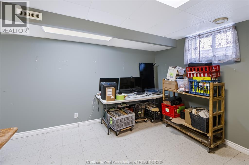 913 St George STREET - 30