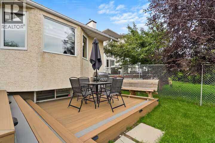 11 Hawkmount Heights NW photo 38