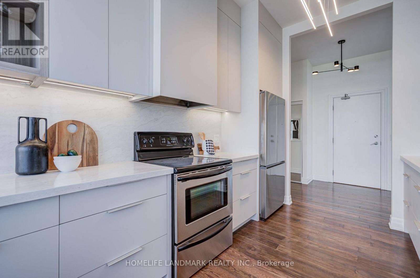 2302- 500 St Clair Avenue West, Toronto, ON photo 14