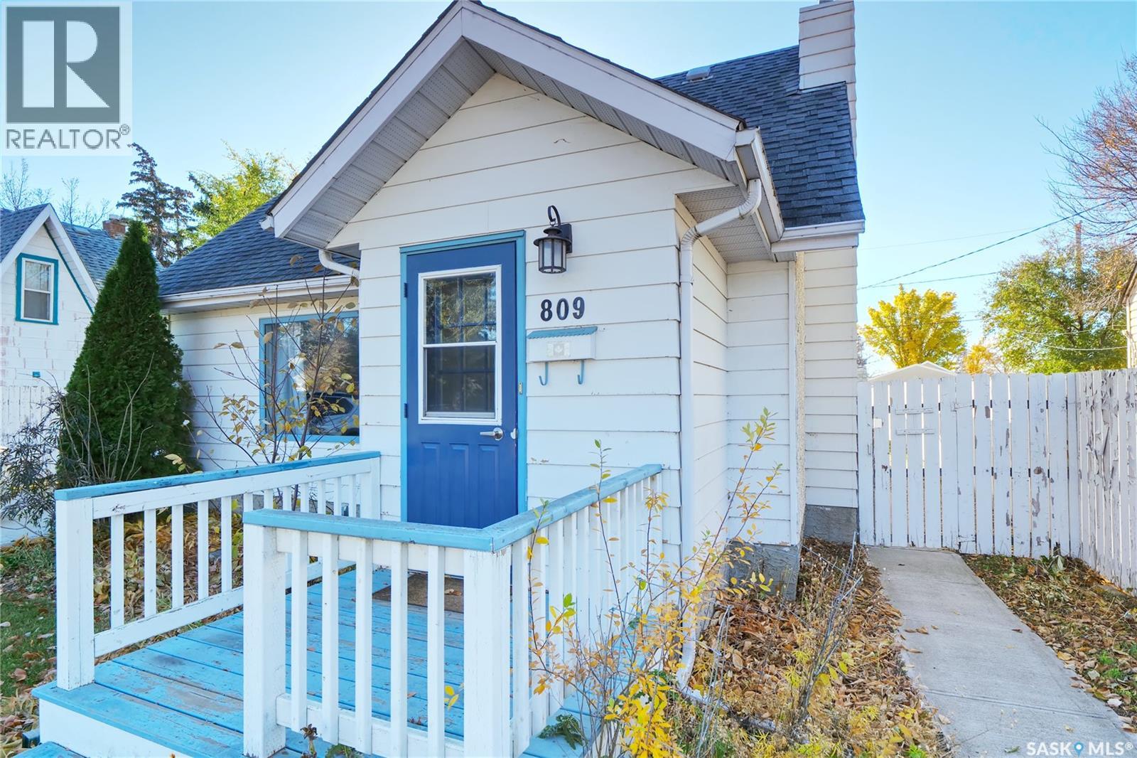 809 Athabasca STREET E, Moose Jaw — photo 2